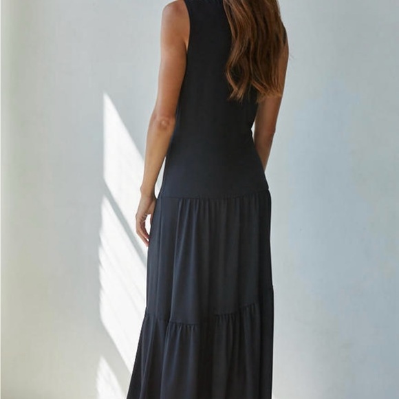 Tiered Black Lightweight Sleeveless Dress NWT - Picture 2 of 2
